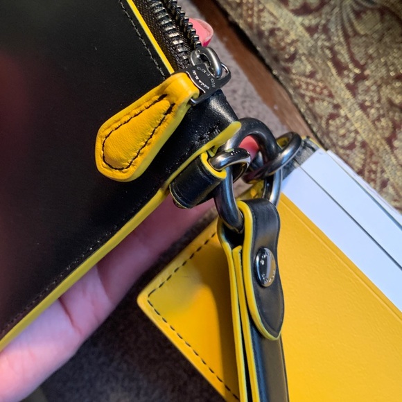 SOLD⛔️Authentic COACH refined calf leather  zip LG wristlet /removable card - Picture 14 of 15